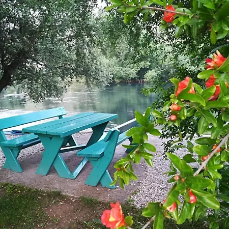 Villa Riverside Buna -
