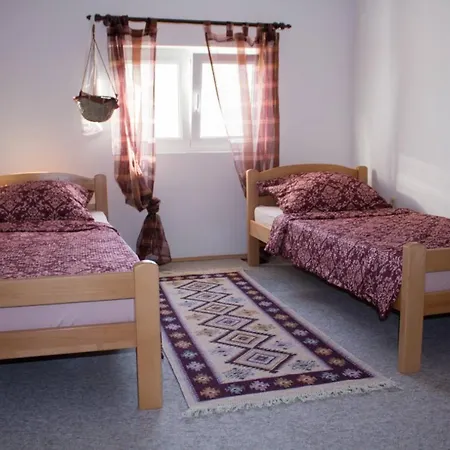 Riverside Buna -